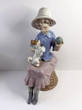 Vintage 1986 Lladro Girl with Dog Ball Porcelain Figurine 7.25" A912